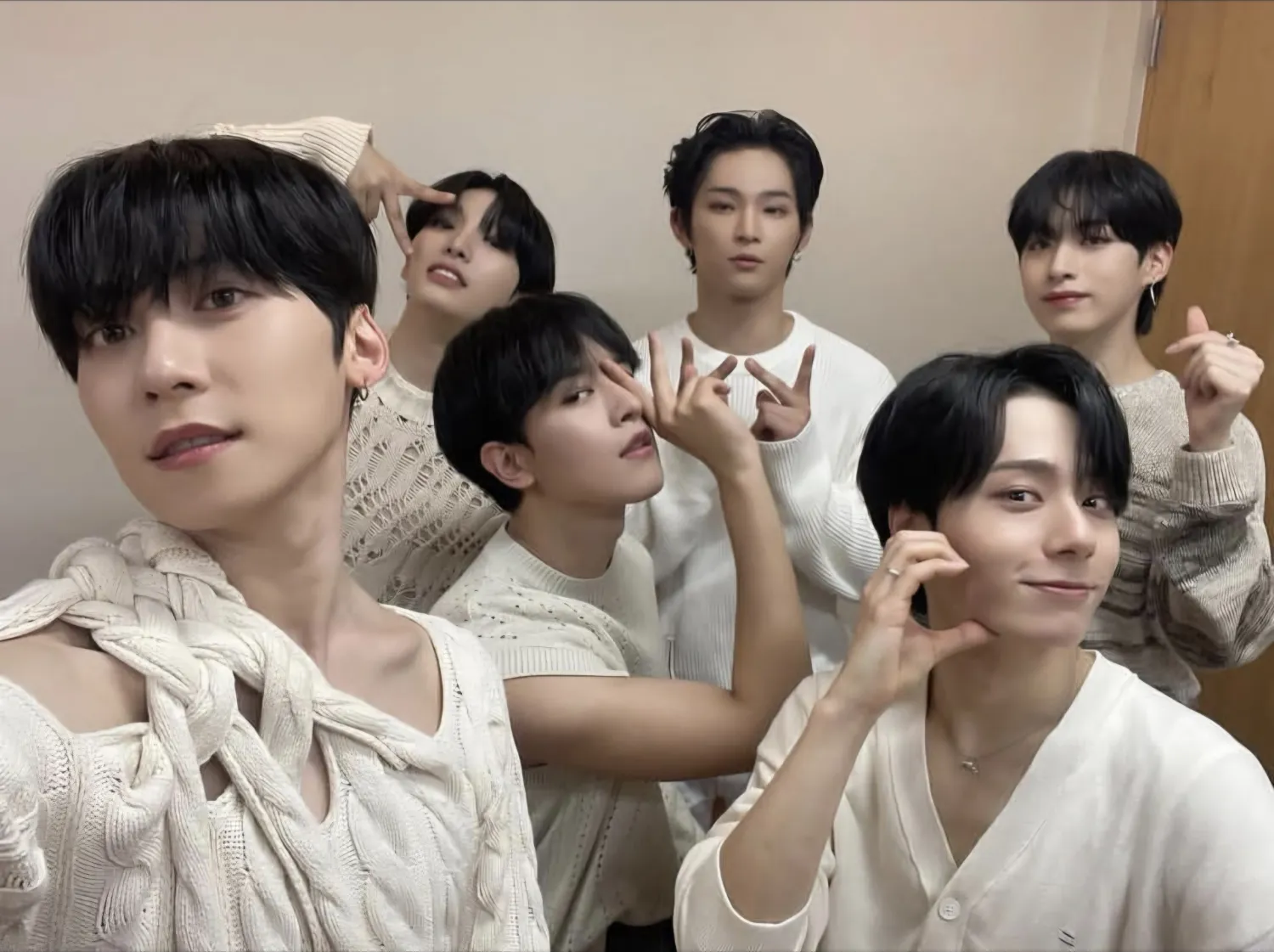 Behind-the-scenes cut of ONEUS