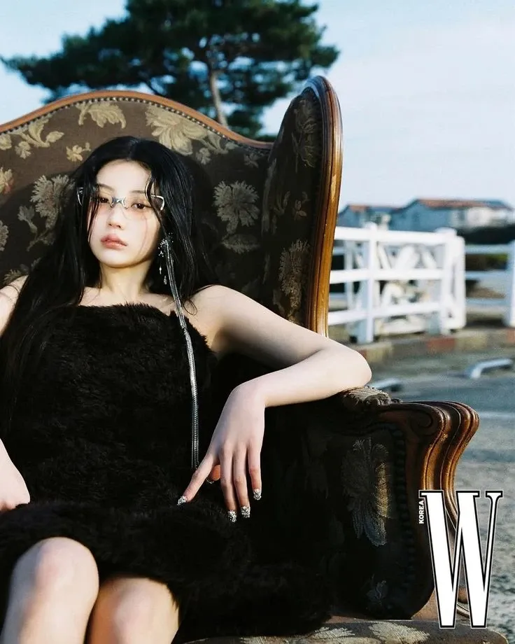 Recent activity shot of Wonhee (ILLIT)