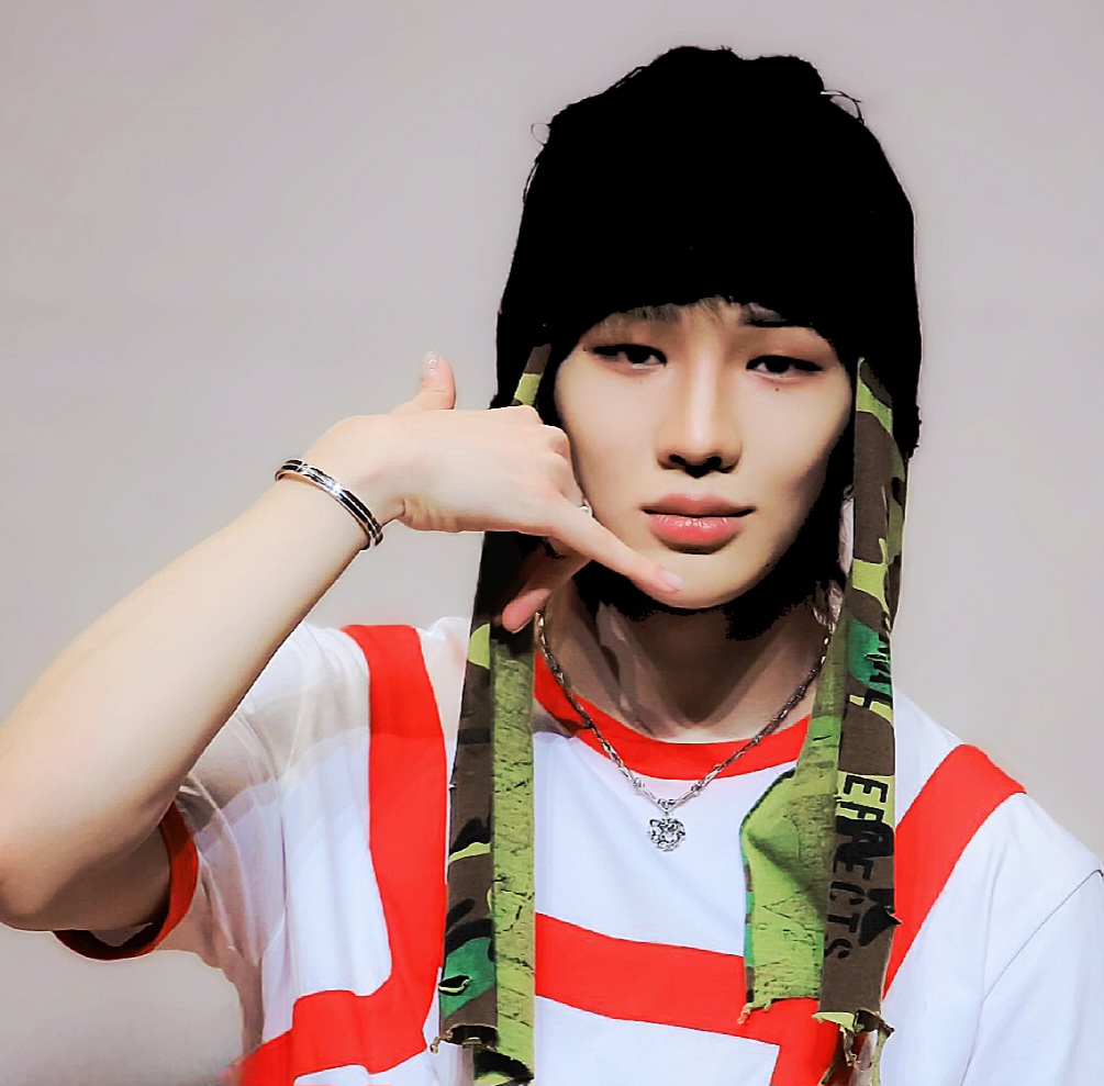 Behind-the-scenes cut of Junhyeok (TNX)