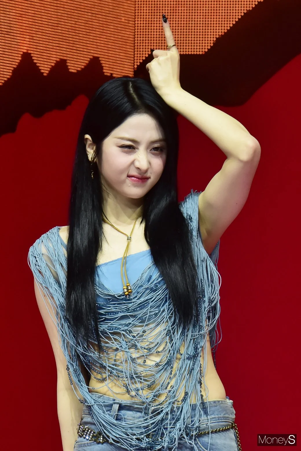 Recent activity shot of Huh Yunjin (LE SSERAFIM)