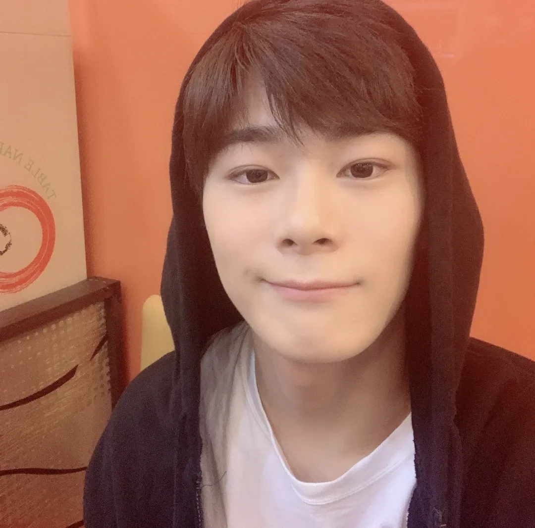 A moment captured by Moonbin (ASTRO)'s fan