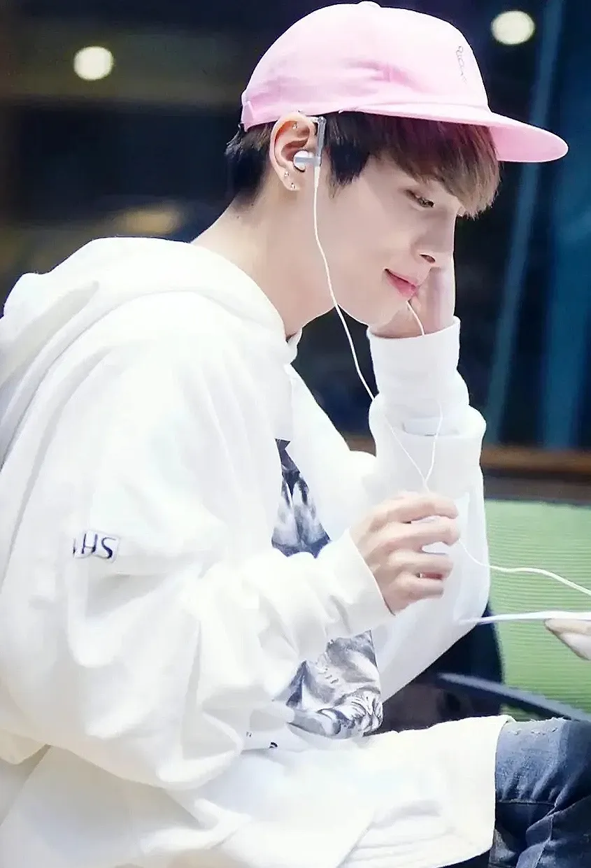 Recent activity shot of Jonghyun (SHINee)
