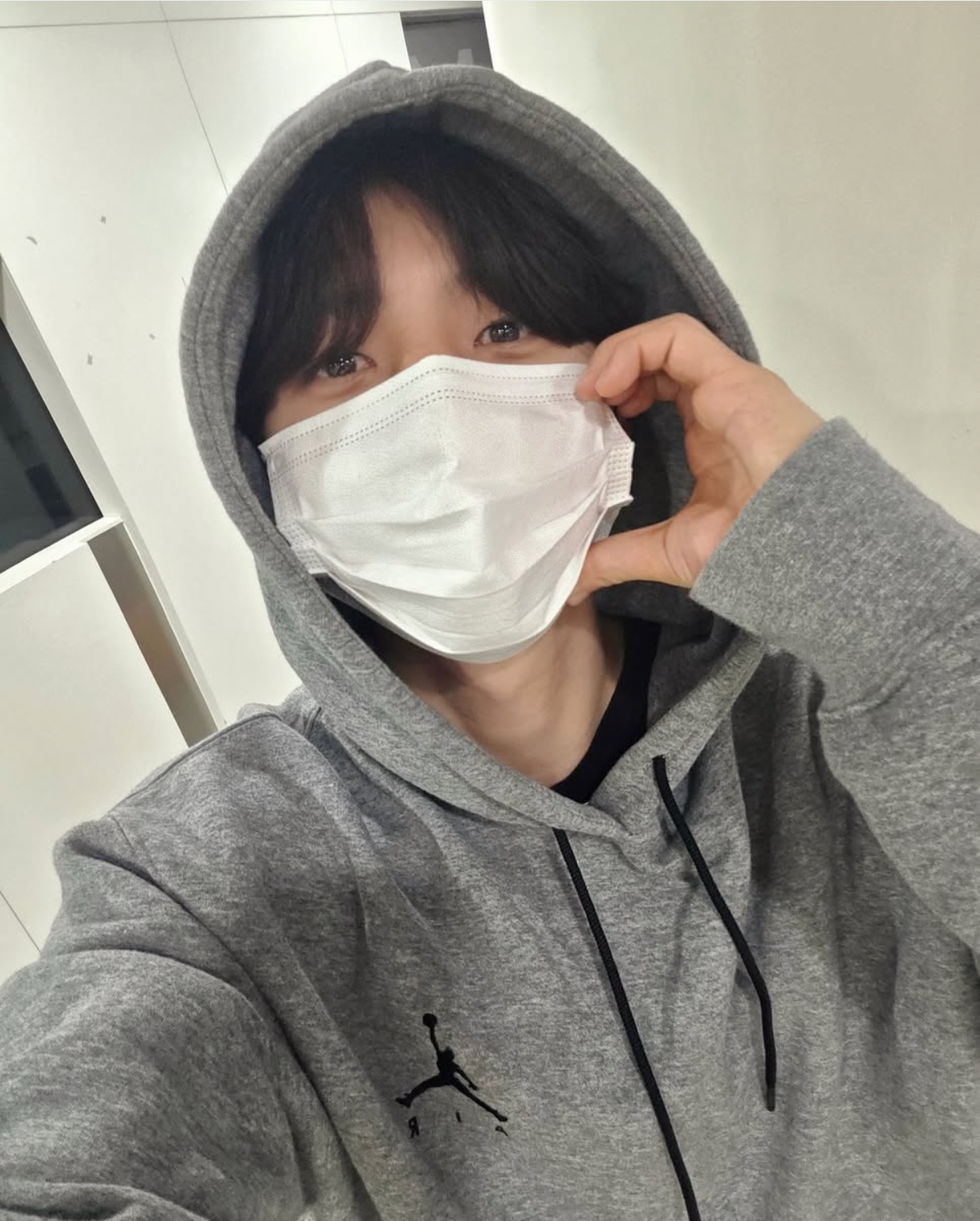 A moment captured by Hui (PENTAGON)'s fan