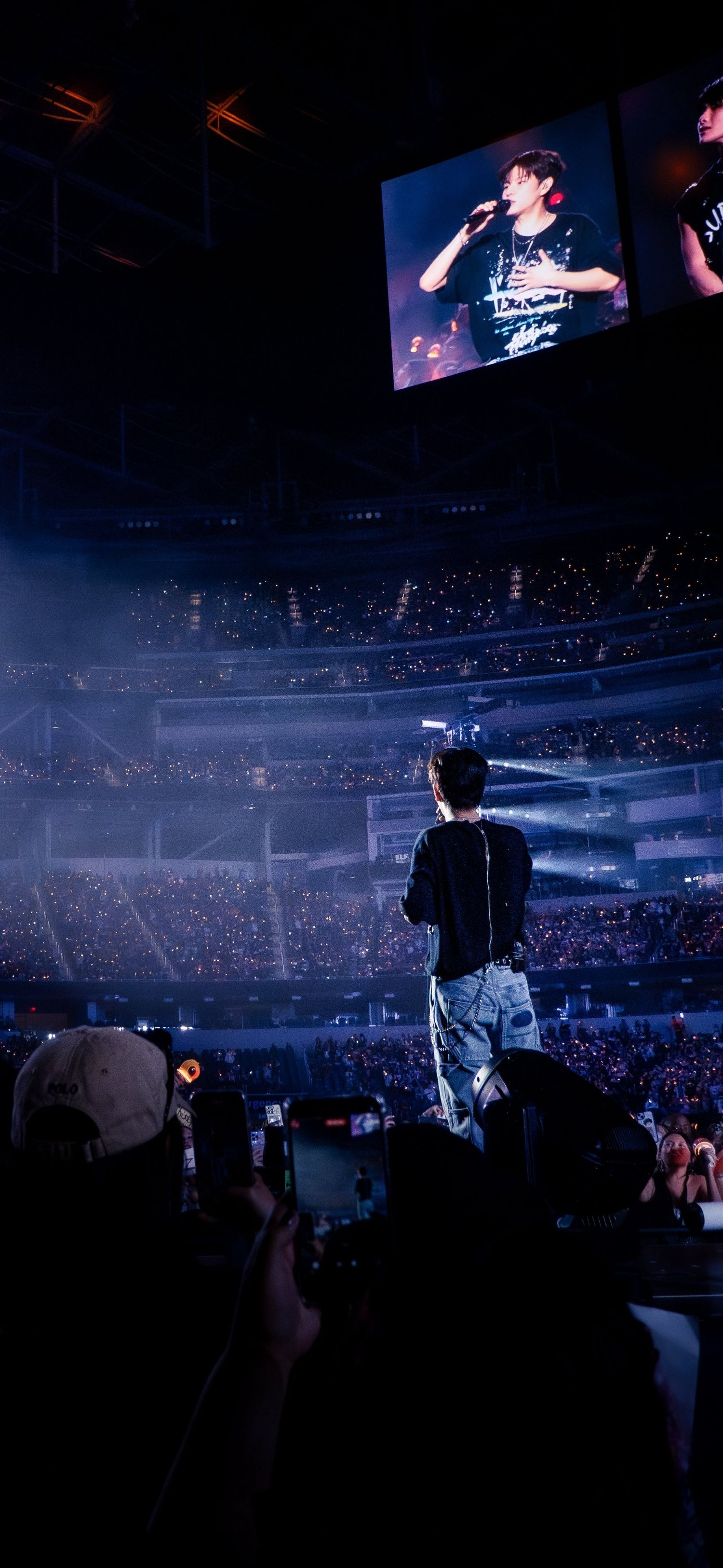 A heartfelt wallpaper shared by Seungmin (Stray Kids)'s fans