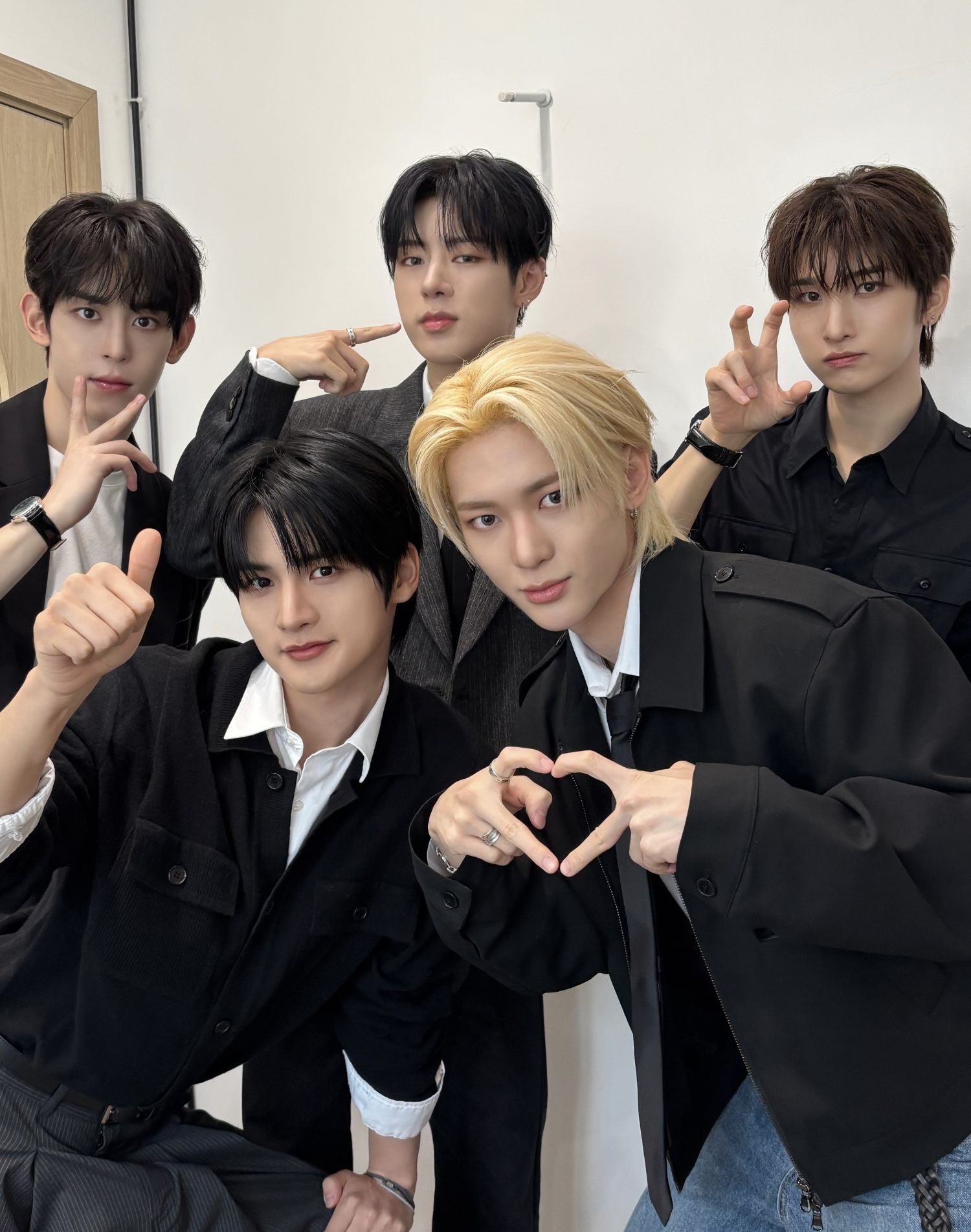 Behind-the-scenes cut of NOWZ