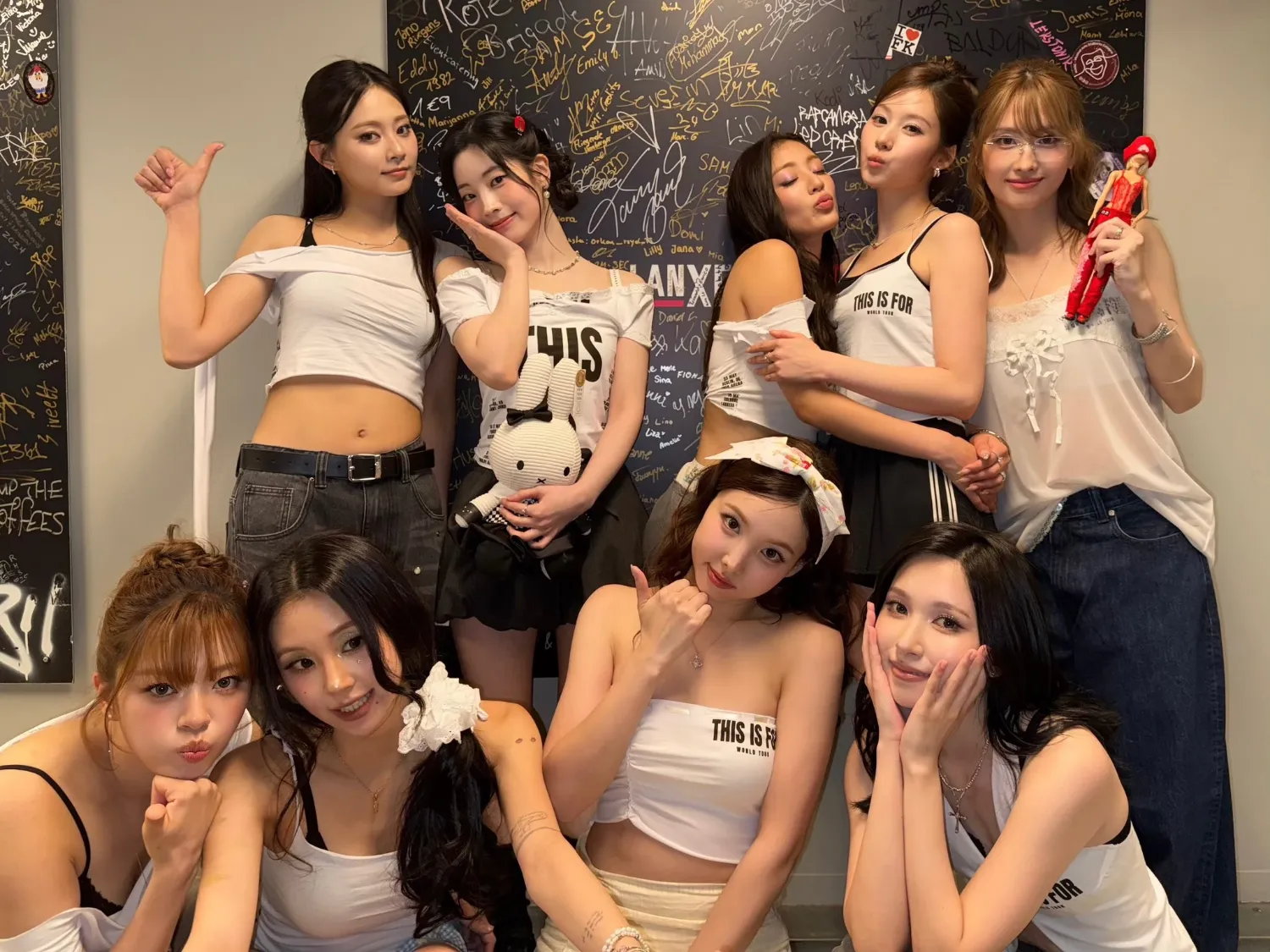 TWICE의 비하인드 컷