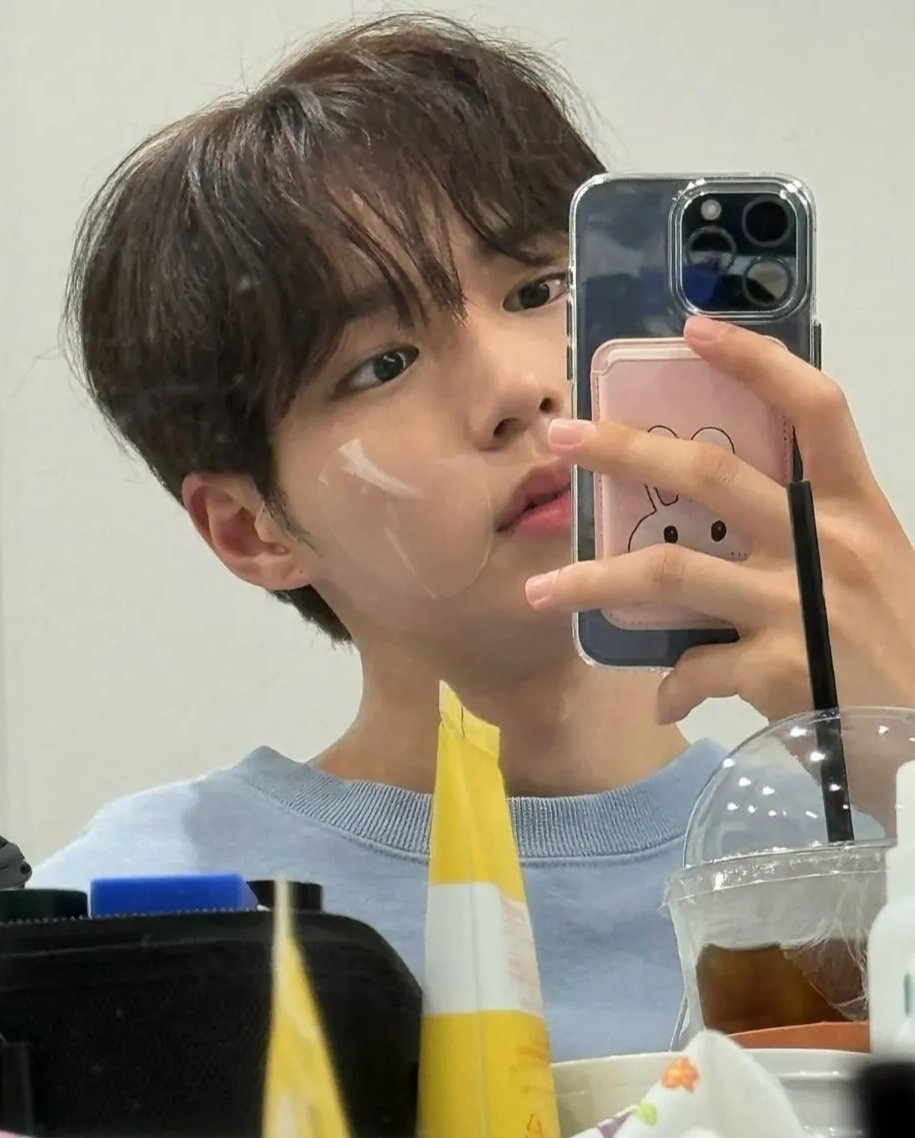 Behind-the-scenes cut of Kim Junseo (ALPHA DRIVE ONE)