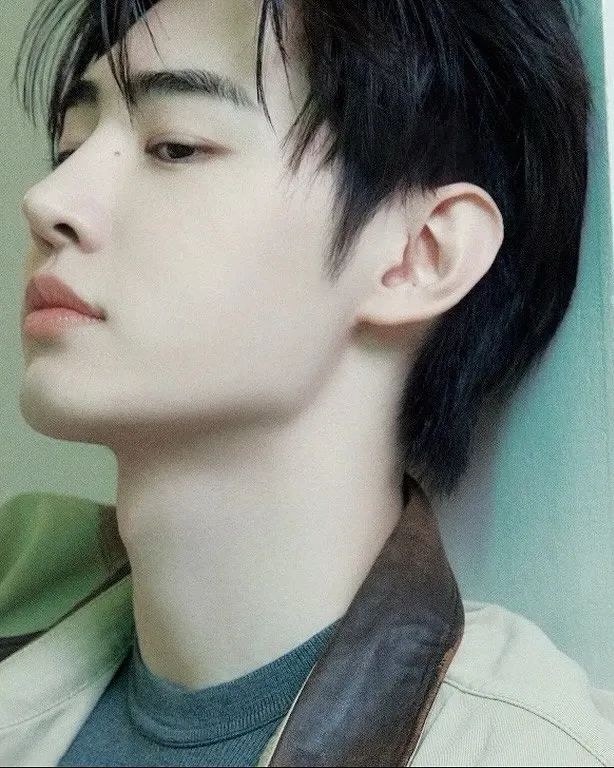 Latest photo of Sunghoon (ENHYPEN)