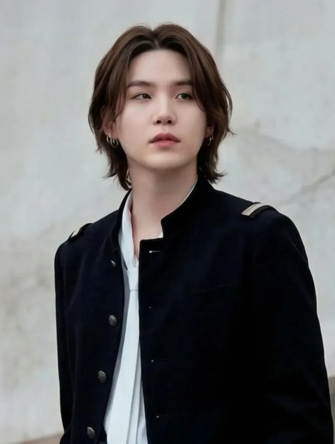 Foto aktivitas terbaru SUGA (BTS)