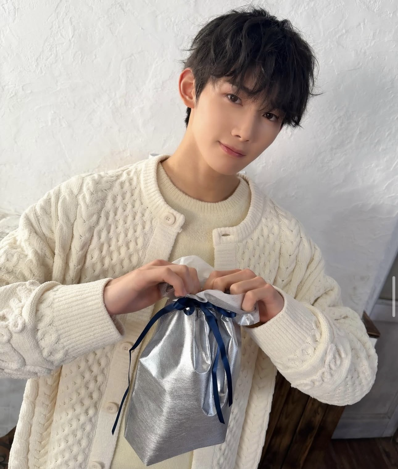 Behind-the-scenes cut of Jo (&TEAM)