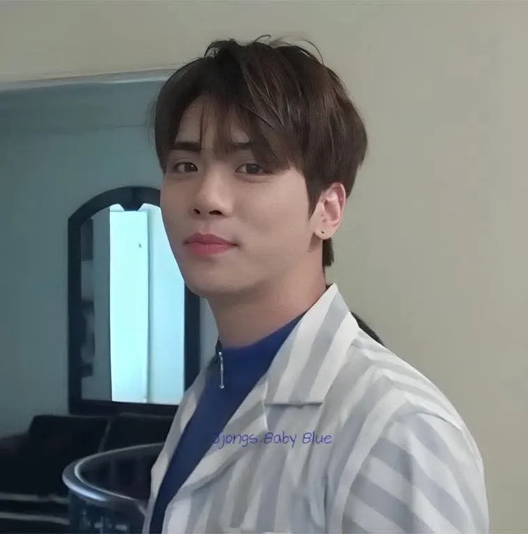 A moment captured by Jonghyun (SHINee)'s fan