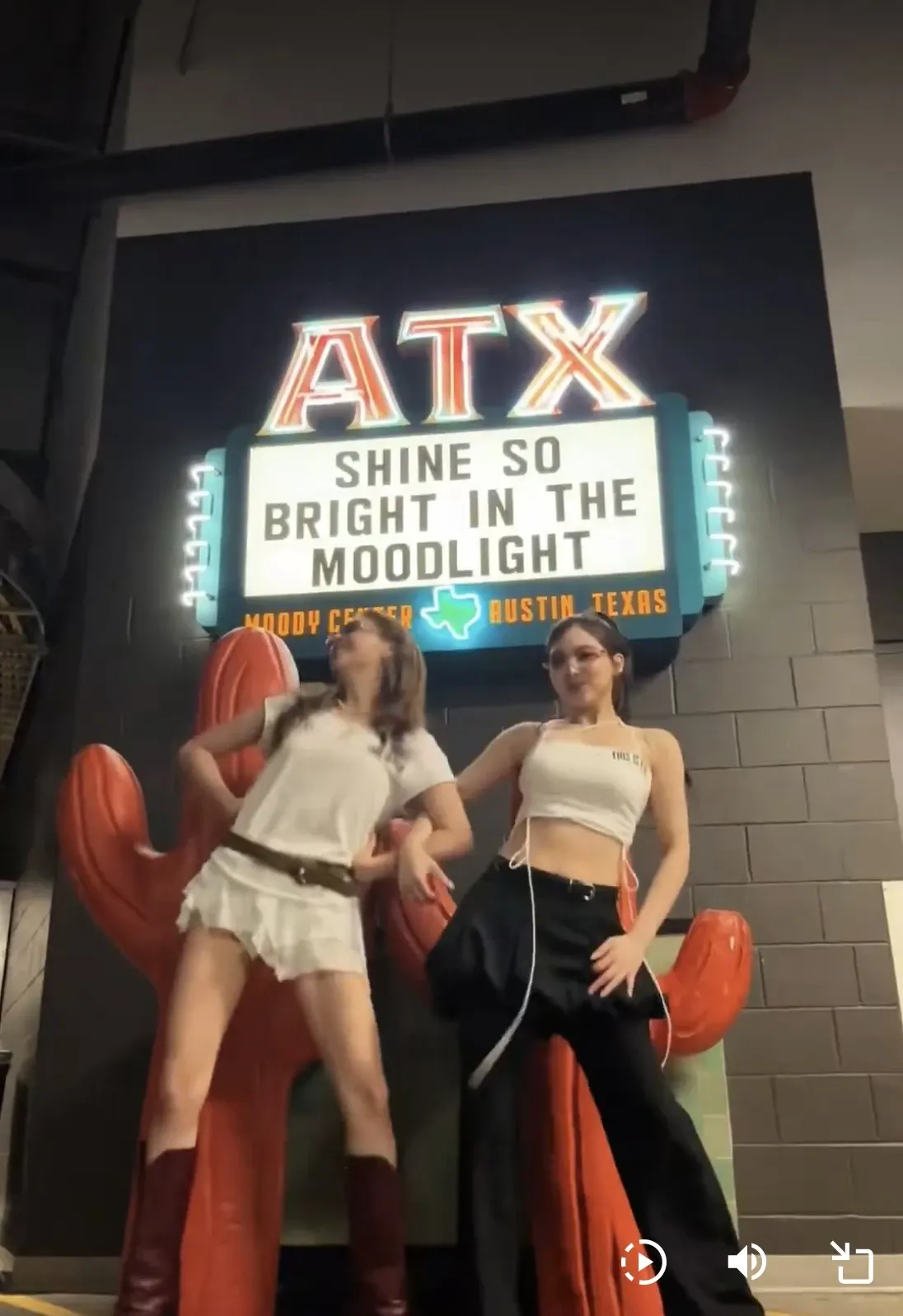 A moment captured by Jeongyeon (TWICE)'s fan