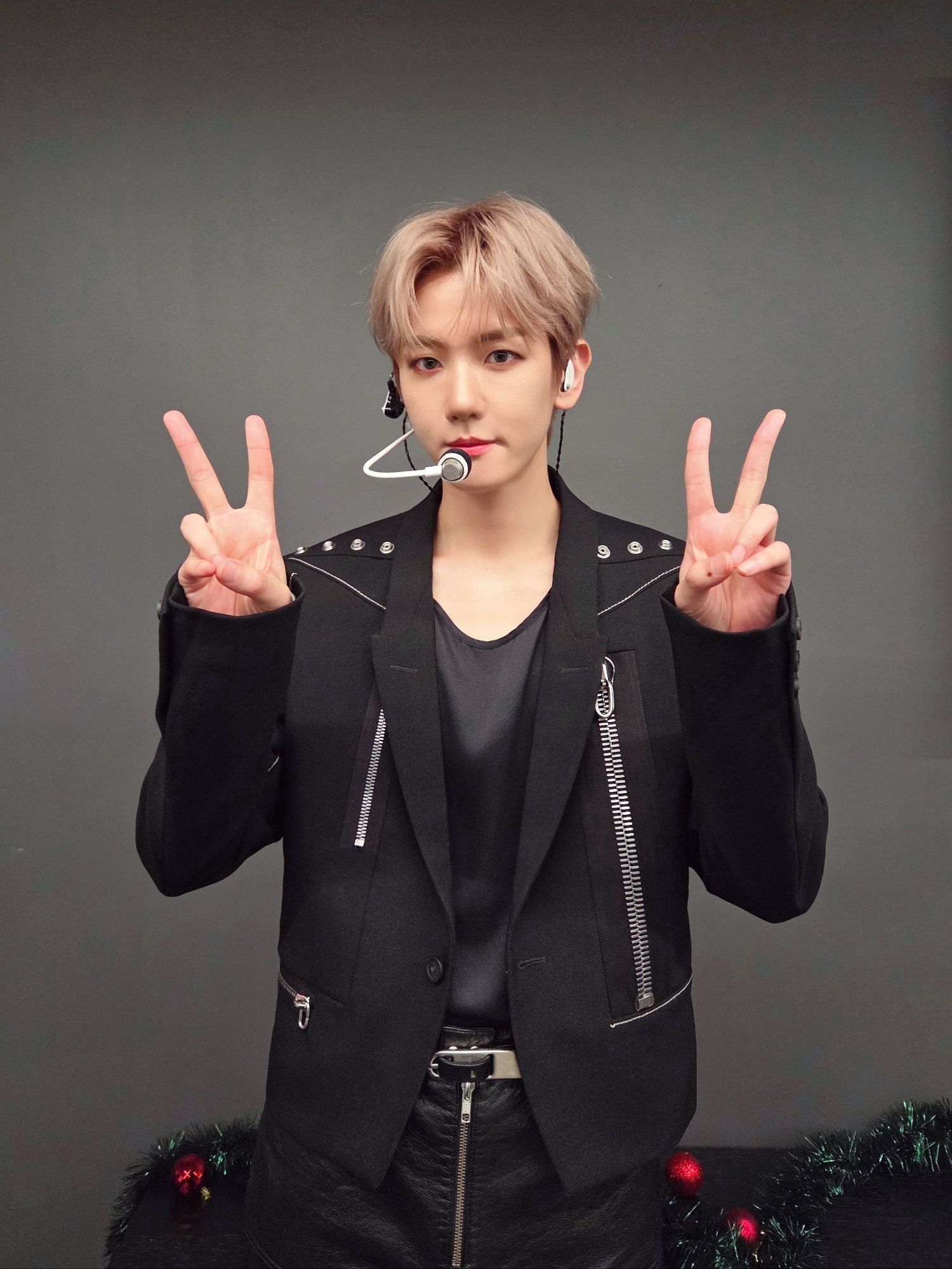 백현 (EXO)의 비하인드 컷