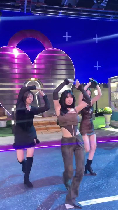 Fandom-recommended wallpaper image of Momo (TWICE)