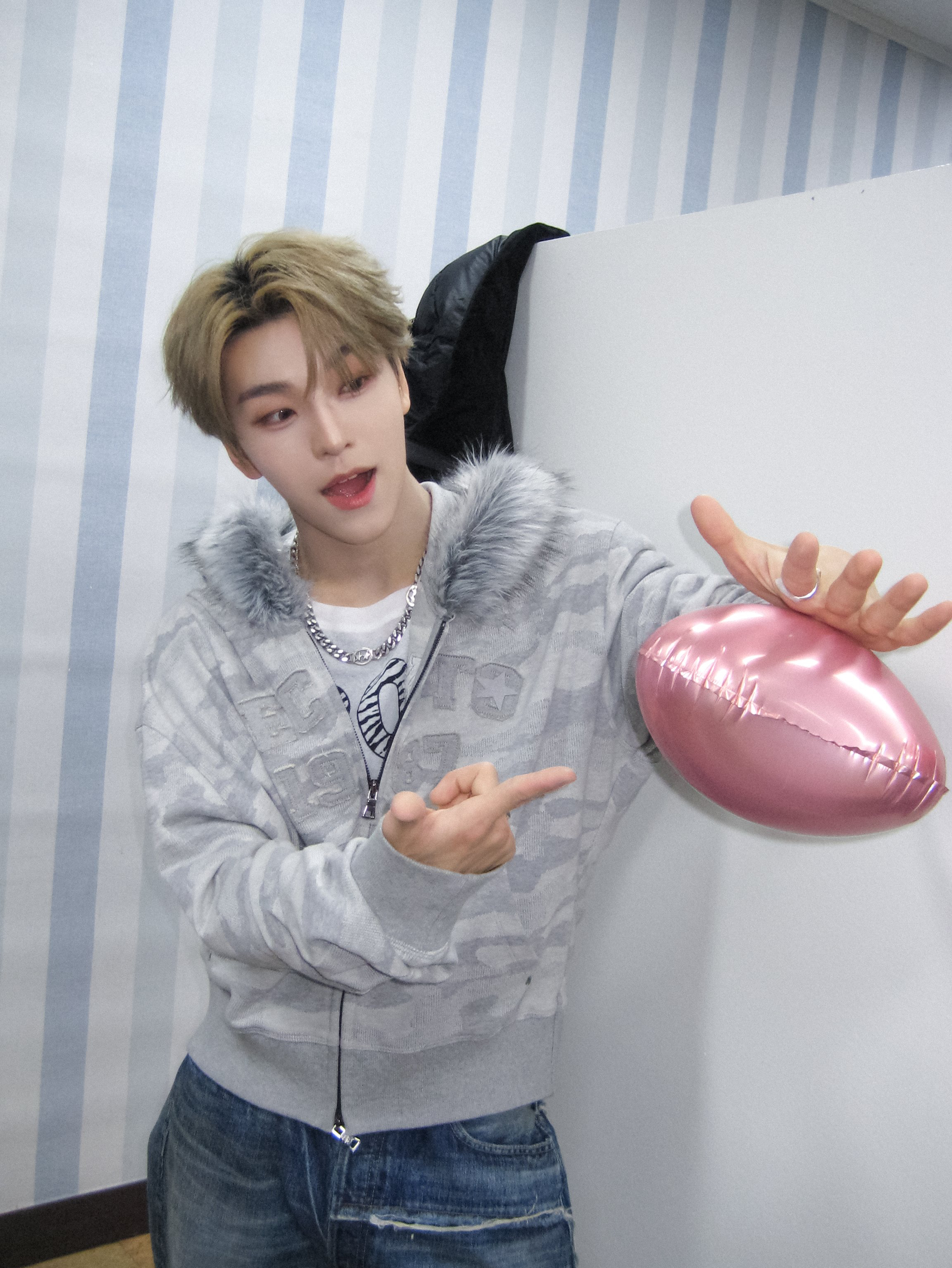 Behind-the-scenes cut of He Xinlong (ALPHA DRIVE ONE)