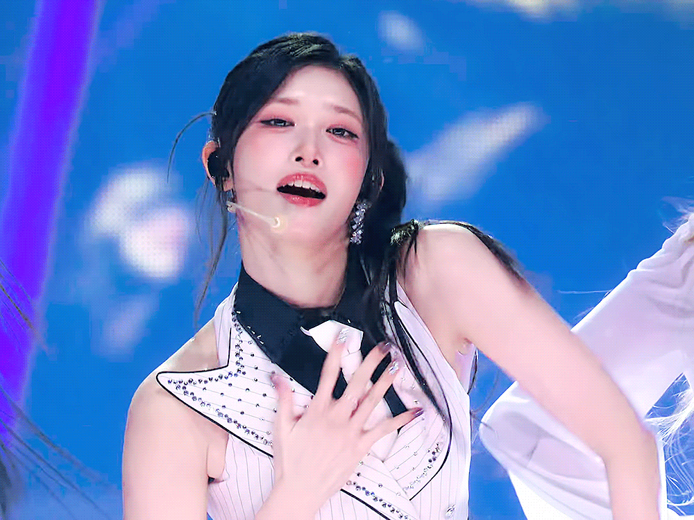 Recent activity shot of Leeseo (IVE)