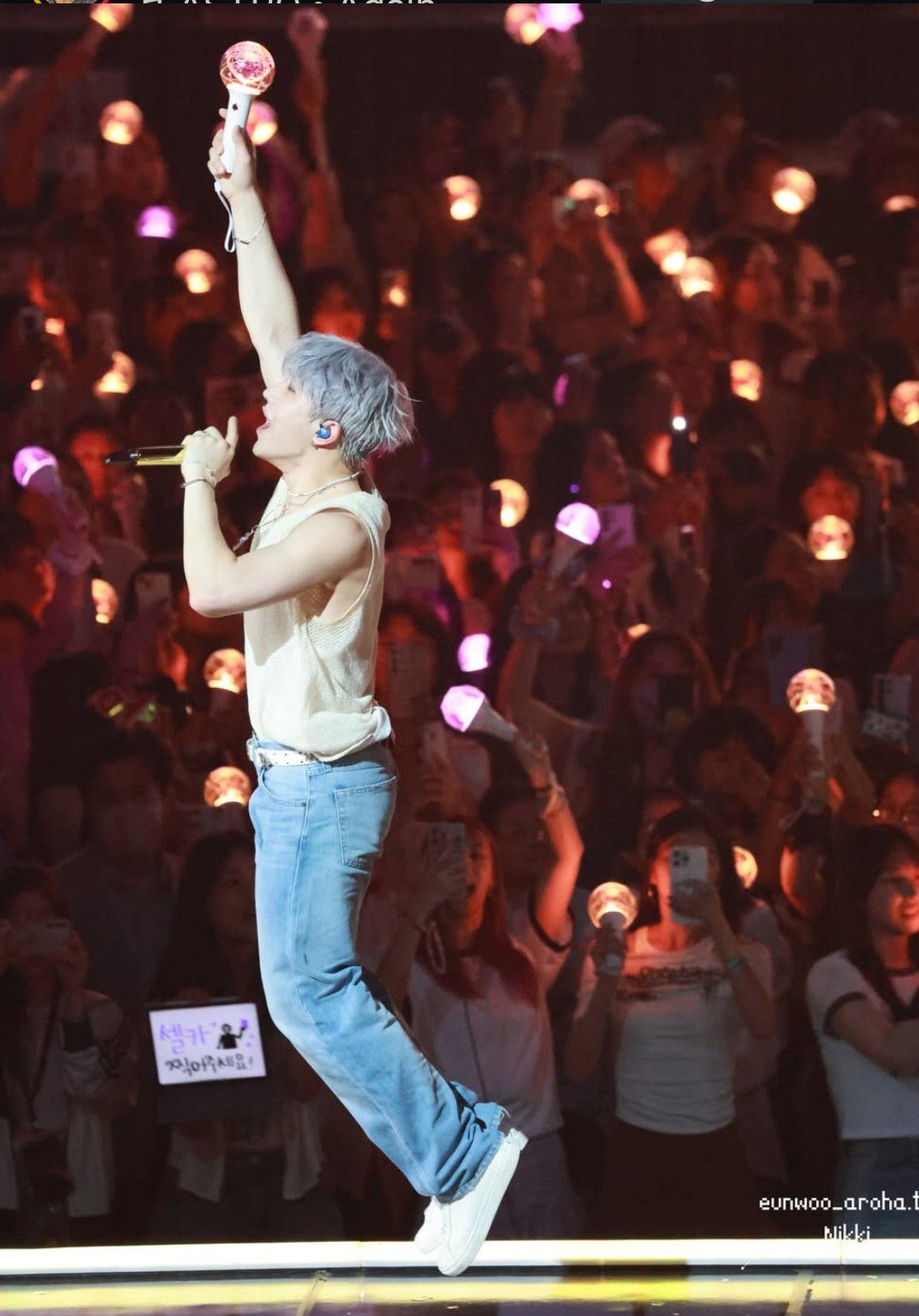 Behind-the-scenes cut of Jinjin (ASTRO)