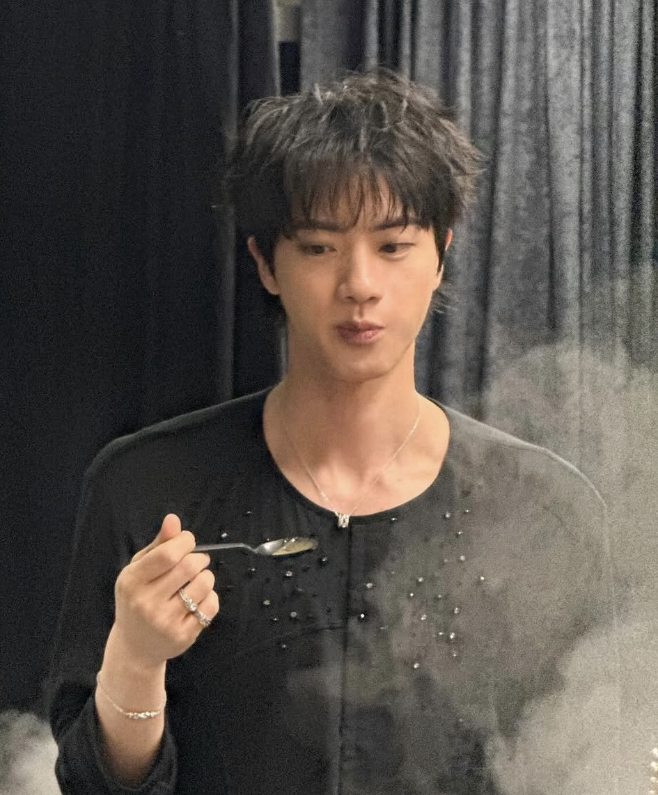 진 (방탄소년단)의 최신 사진