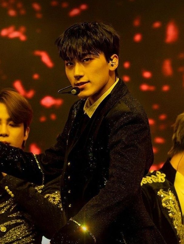 Momen yang diabadikan oleh penggemar San (ATEEZ)