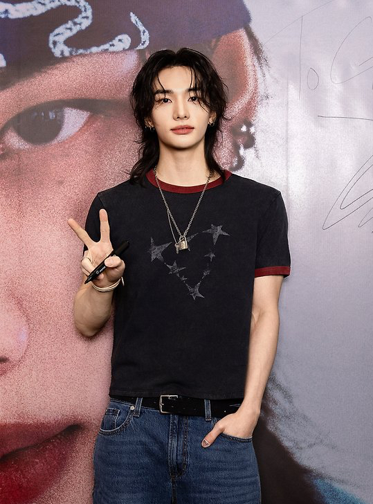 Latest photo of Hyunjin (Stray Kids)