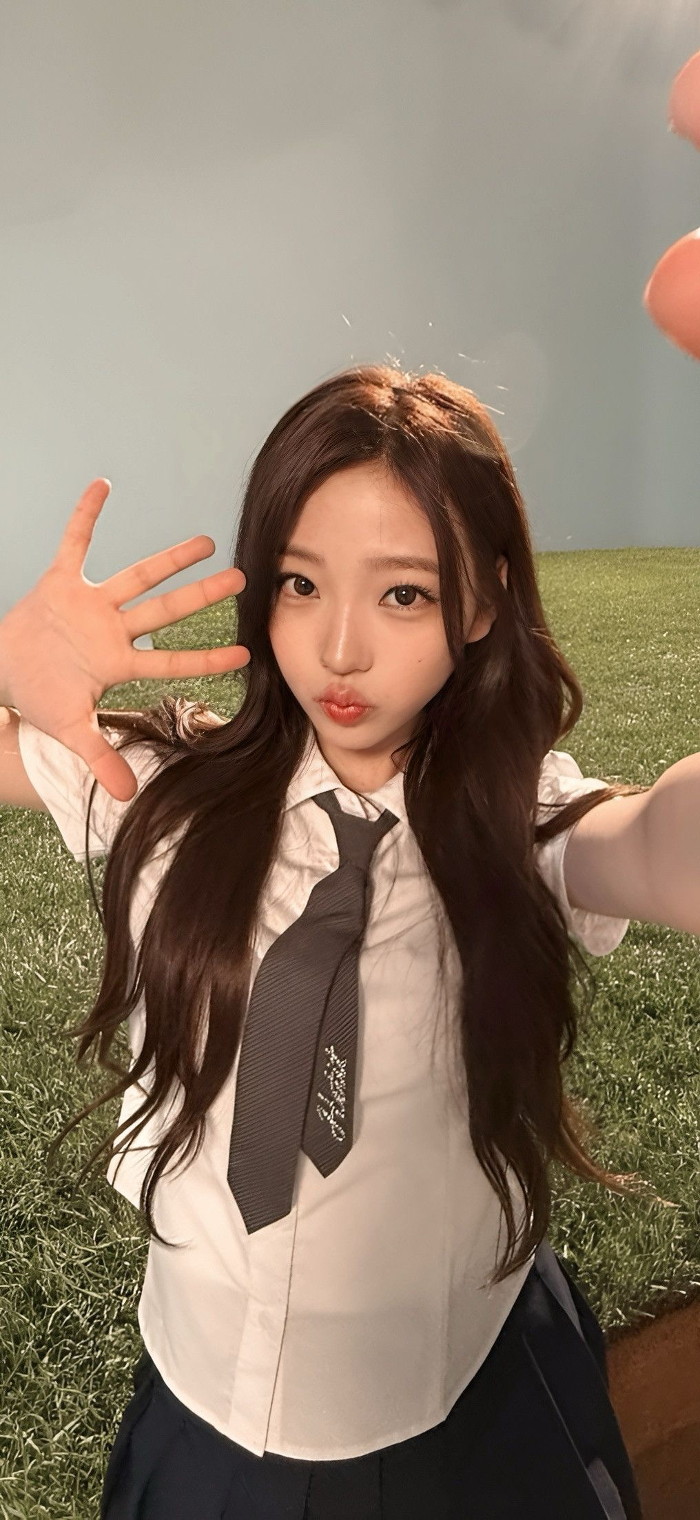 Behind-the-scenes cut of Stella (Hearts2Hearts)