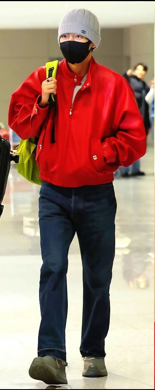 Behind-the-scenes cut of V (BTS)