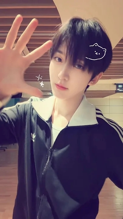 Fan-made special wallpaper for Donghyeon (KickFlip)