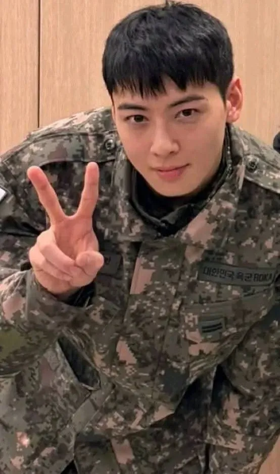 Behind-the-scenes cut of Eunwoo (ASTRO)