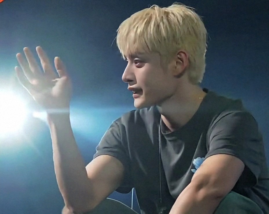 Recent activity shot of Kim Jiwoong (ZEROBASEONE)