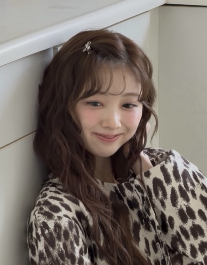 A moment captured by Miihi (NiziU)'s fan