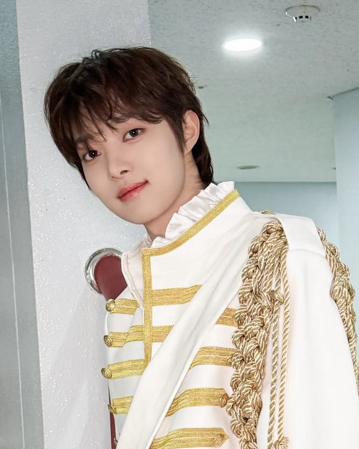 Behind-the-scenes cut of EJ (&TEAM)