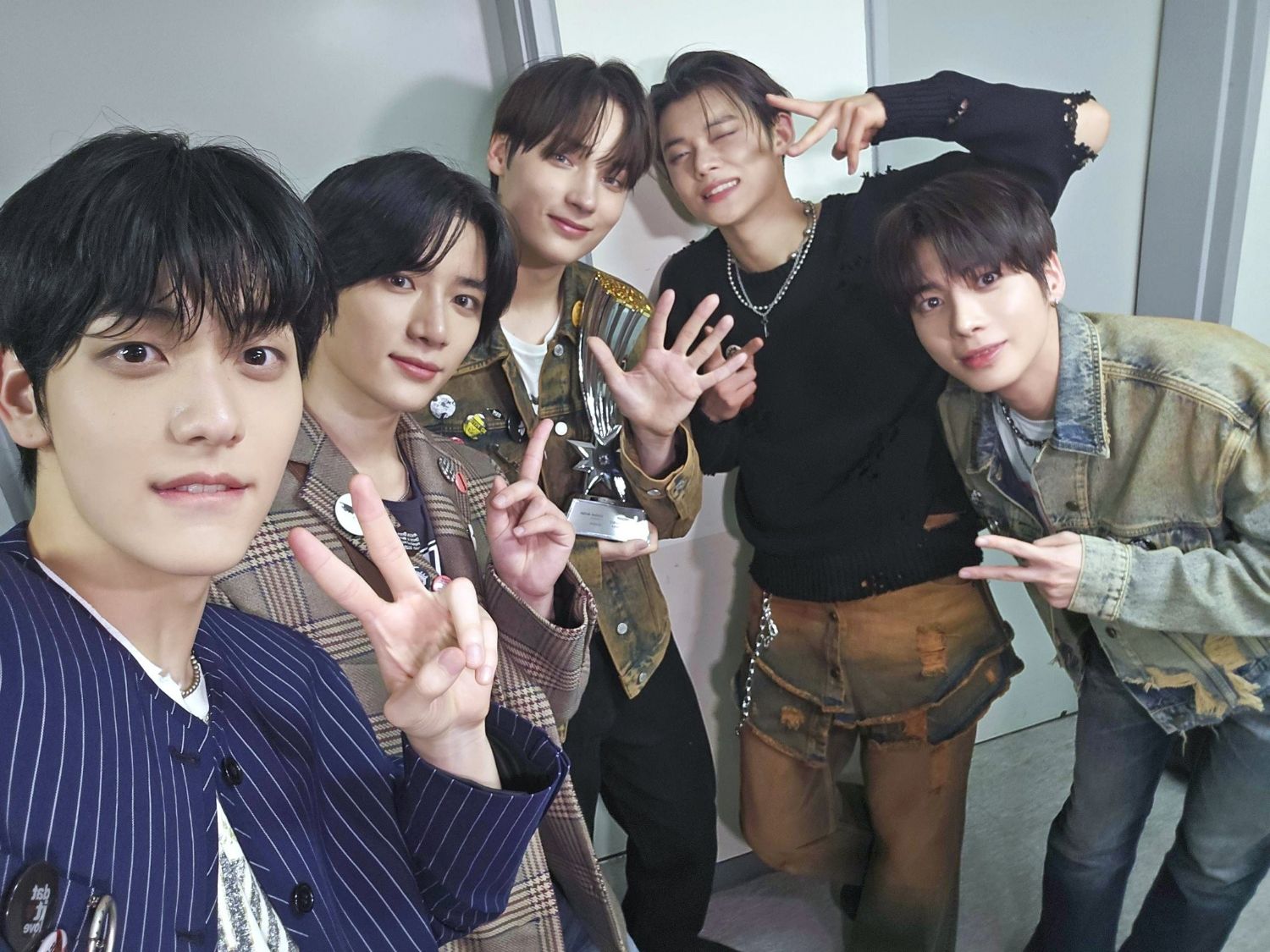 투모로우바이투게더의 비하인드 컷