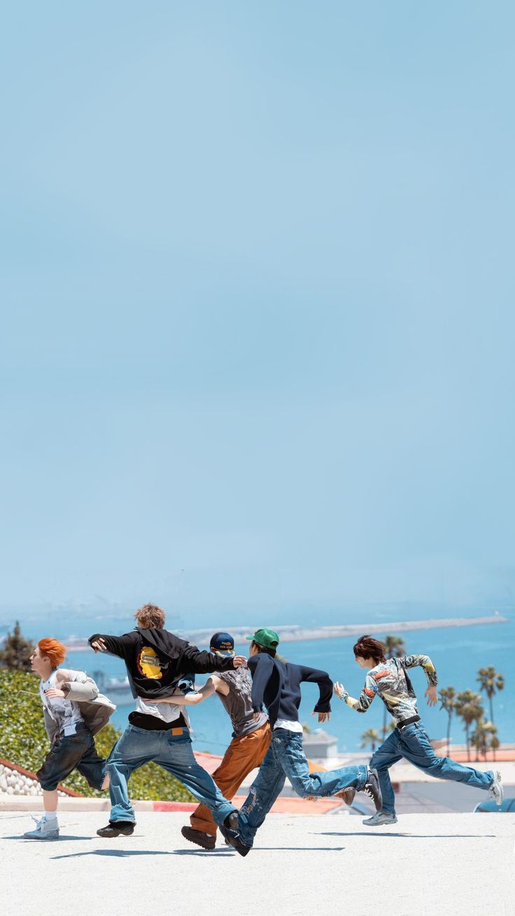 Today's most popular wallpaper in the CORTIS community