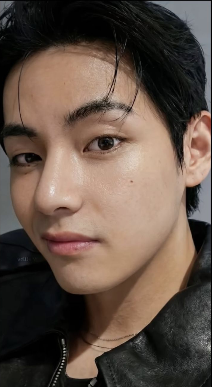 Foto terbaru V (BTS)