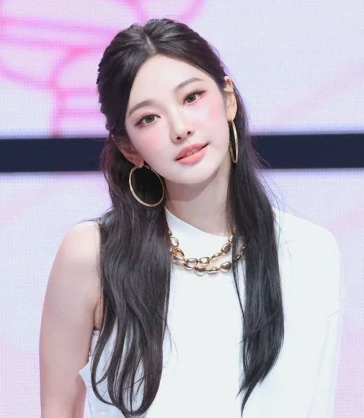 寧寧 (aespa)的最新照片