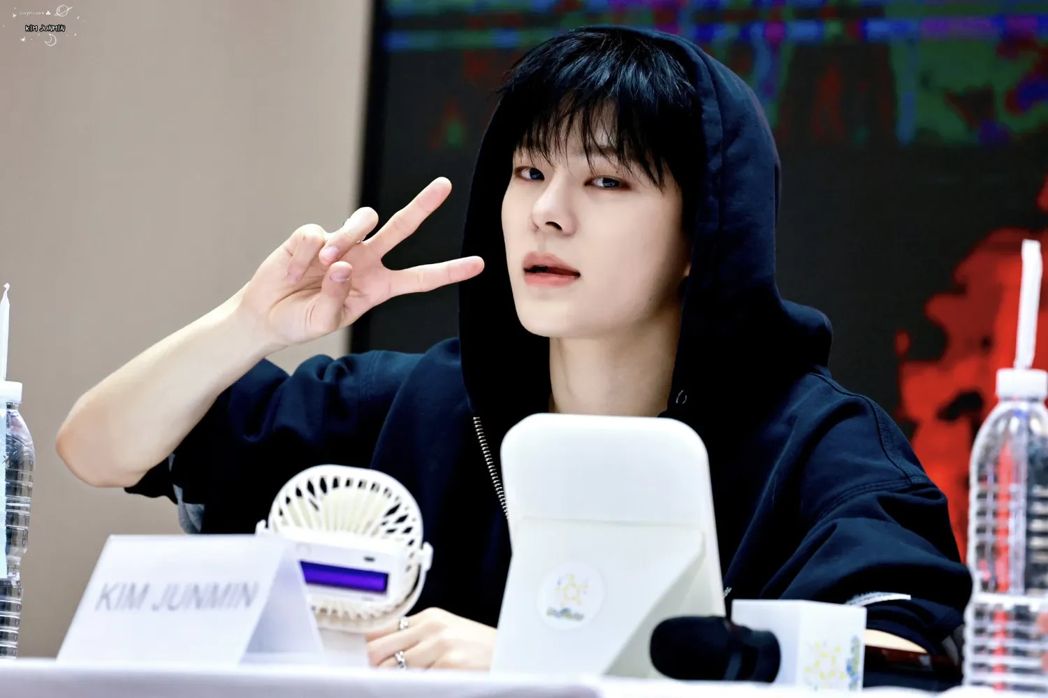 Behind-the-scenes cut of Kim Junmin (WHIB)