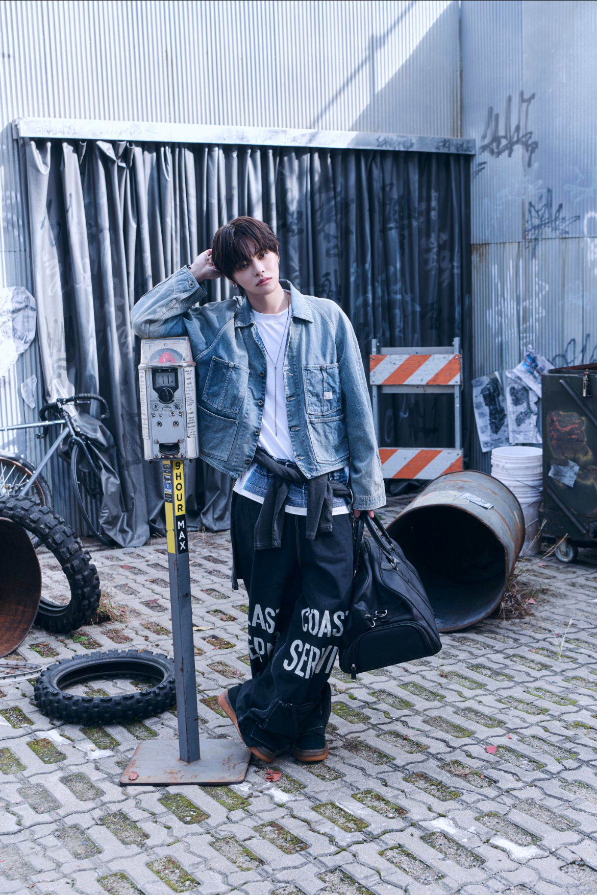 A moment captured by Lee Leo (ALPHA DRIVE ONE)'s fan