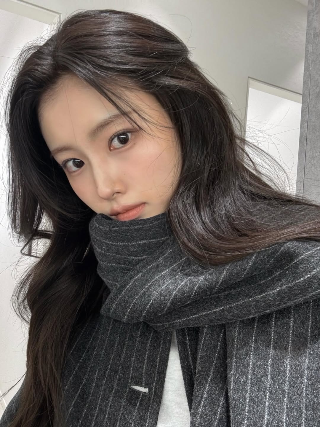 Behind-the-scenes cut of Kang Hyewon