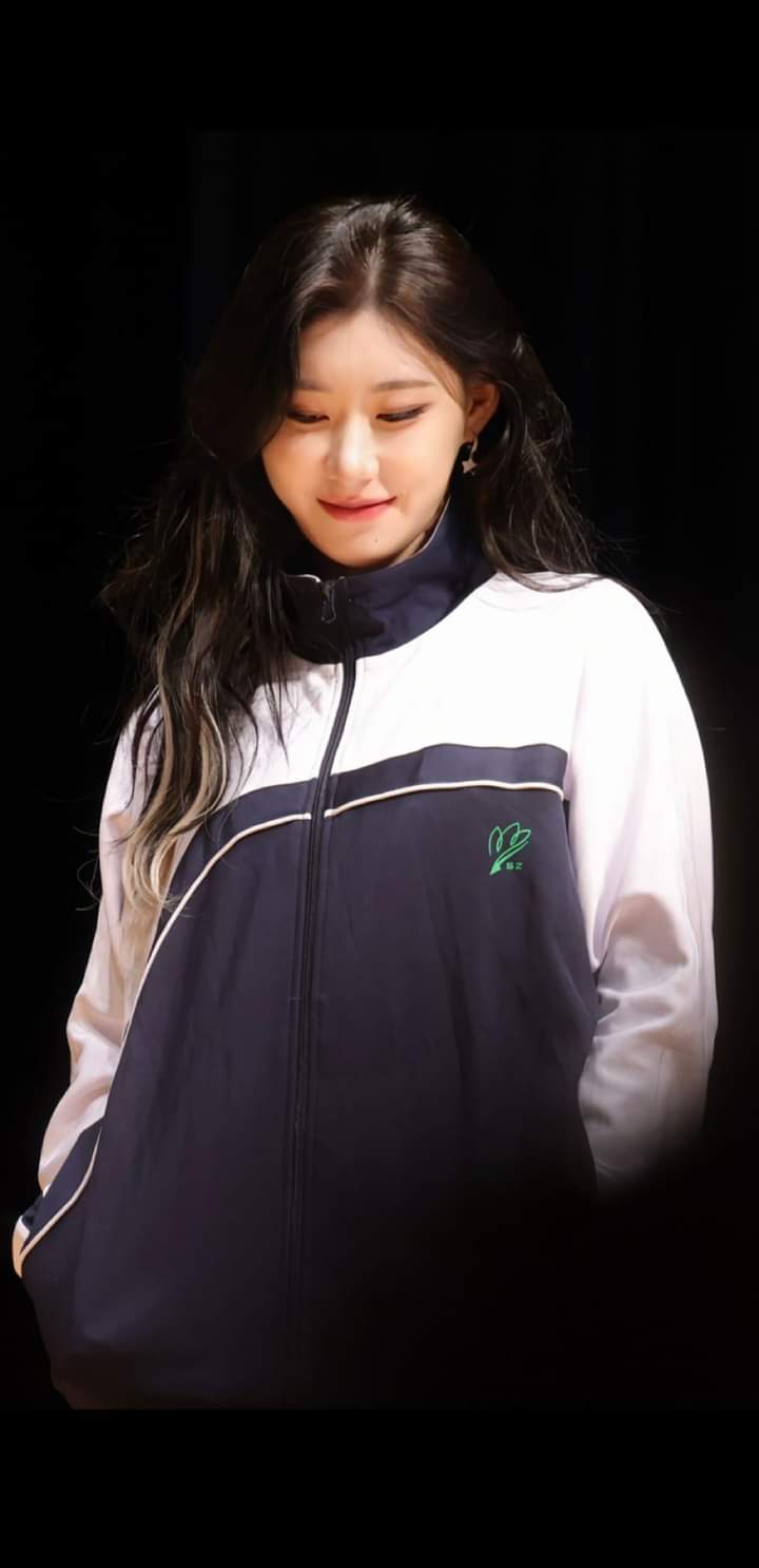Latest photo of Chaeryeong (ITZY)