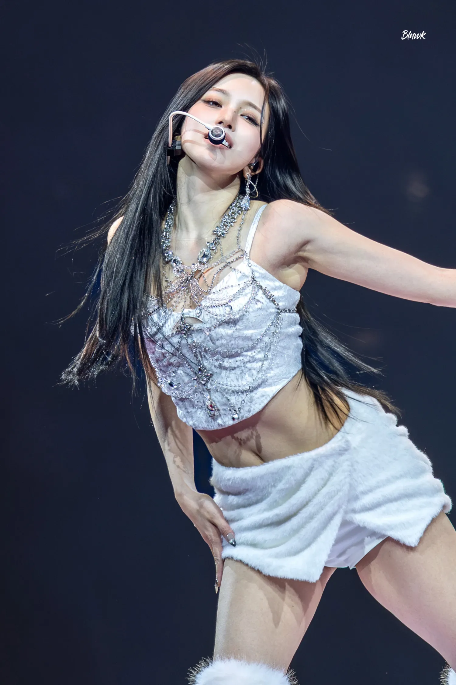 Behind-the-scenes cut of Mina (TWICE)