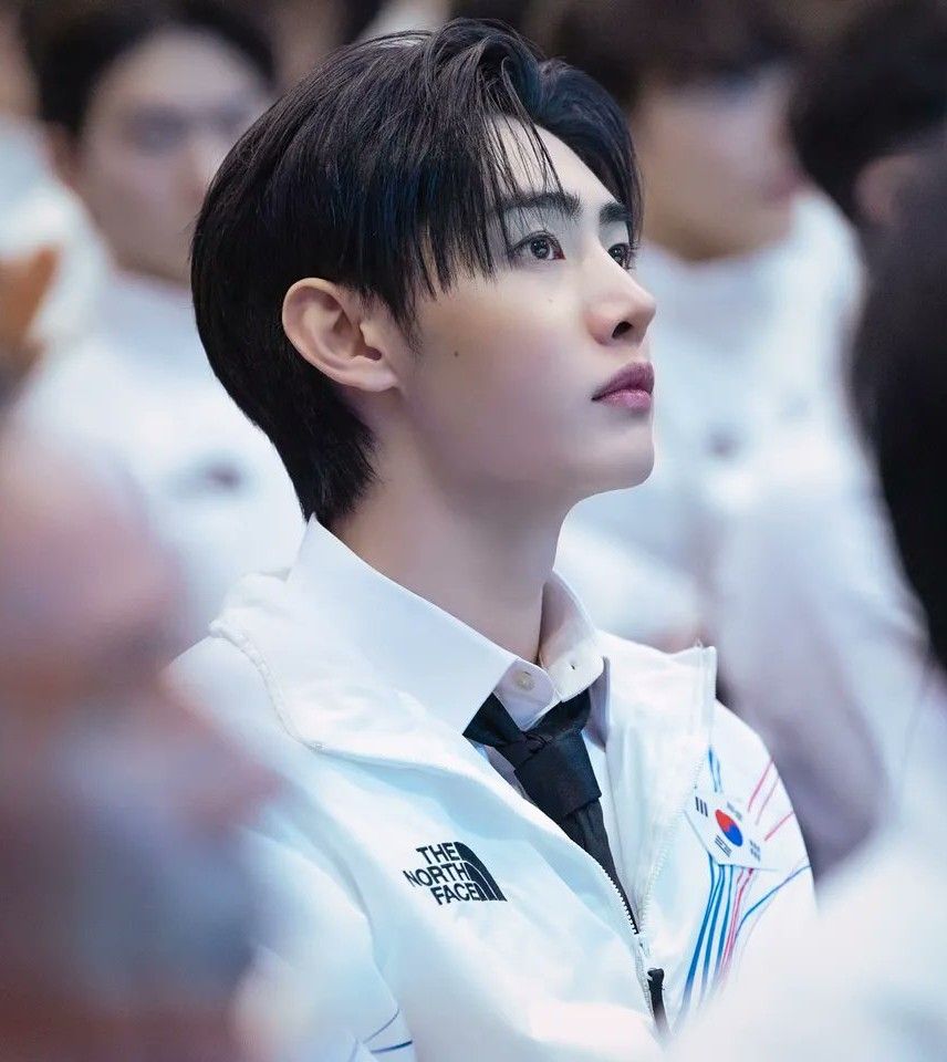 成训 (ENHYPEN)的最新活动照片