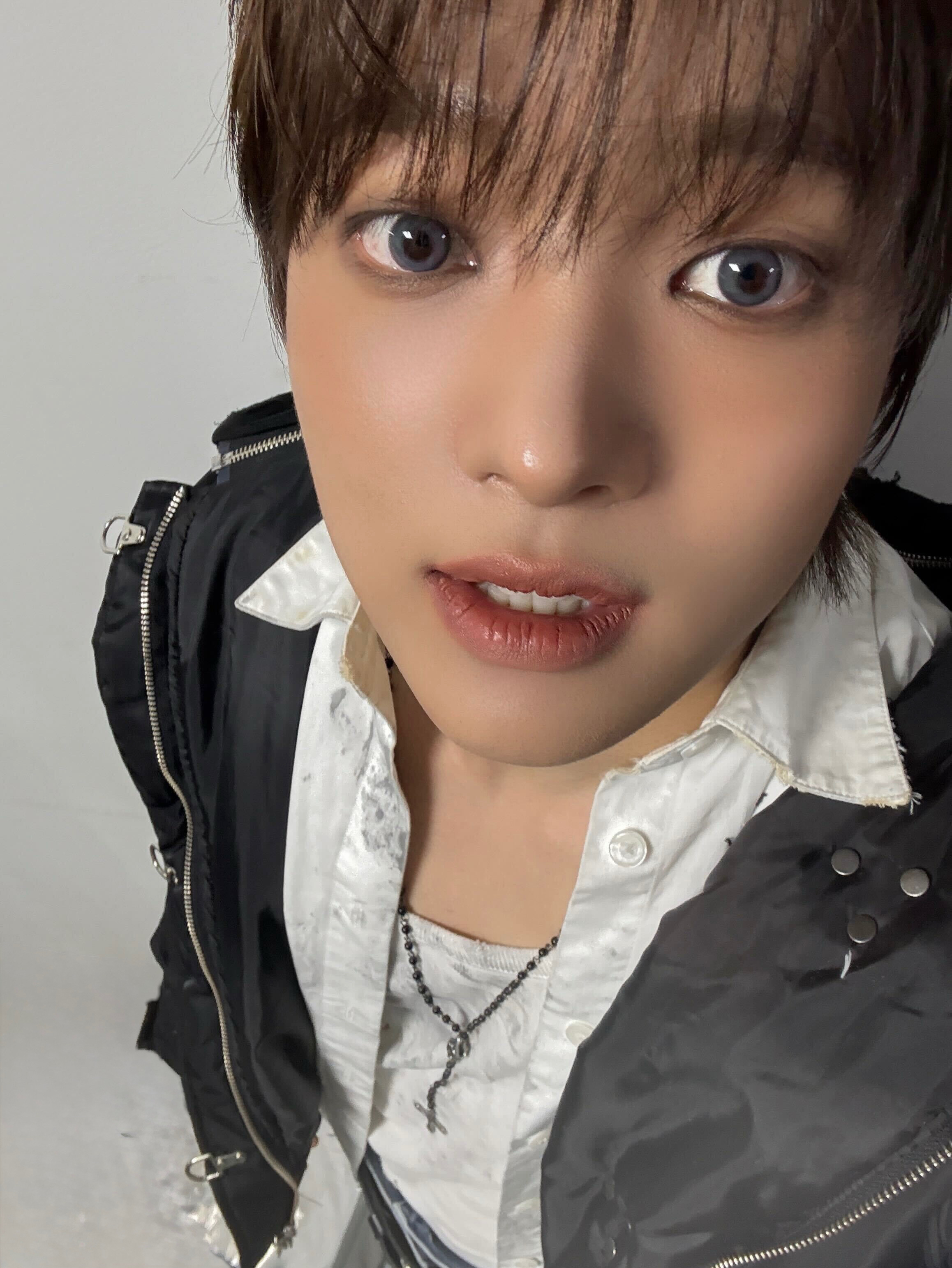 Behind-the-scenes cut of EJ (&TEAM)