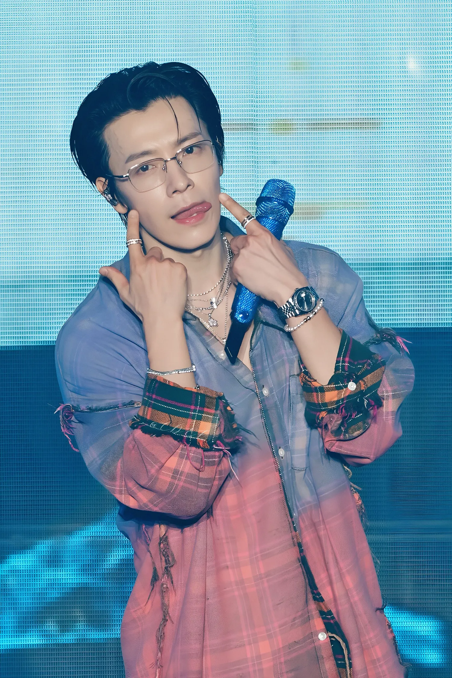 Behind-the-scenes cut of Donghae (Super Junior)