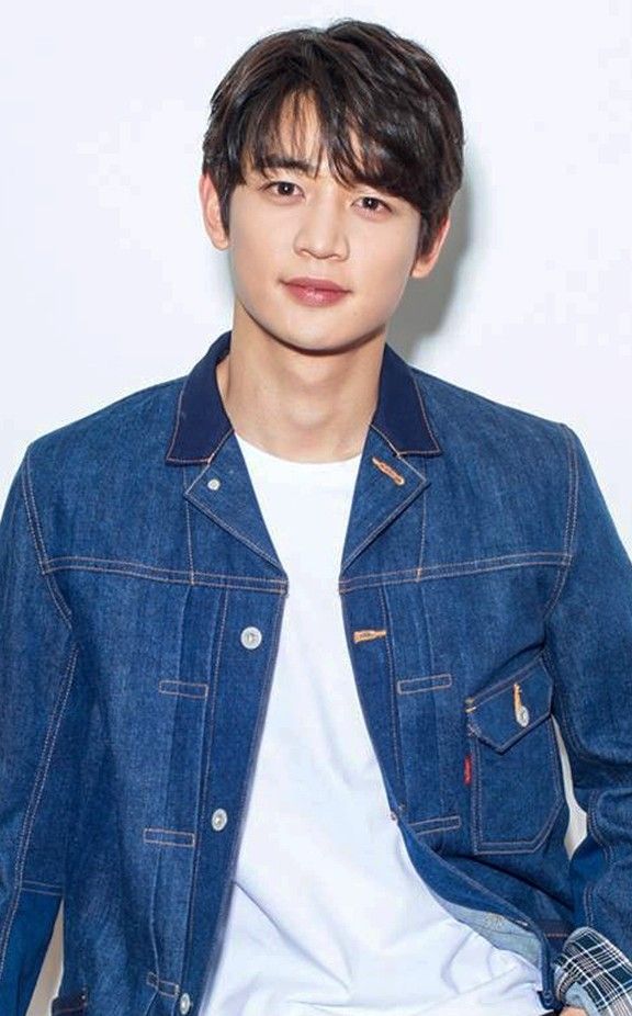 A moment captured by Minho (SHINee)'s fan