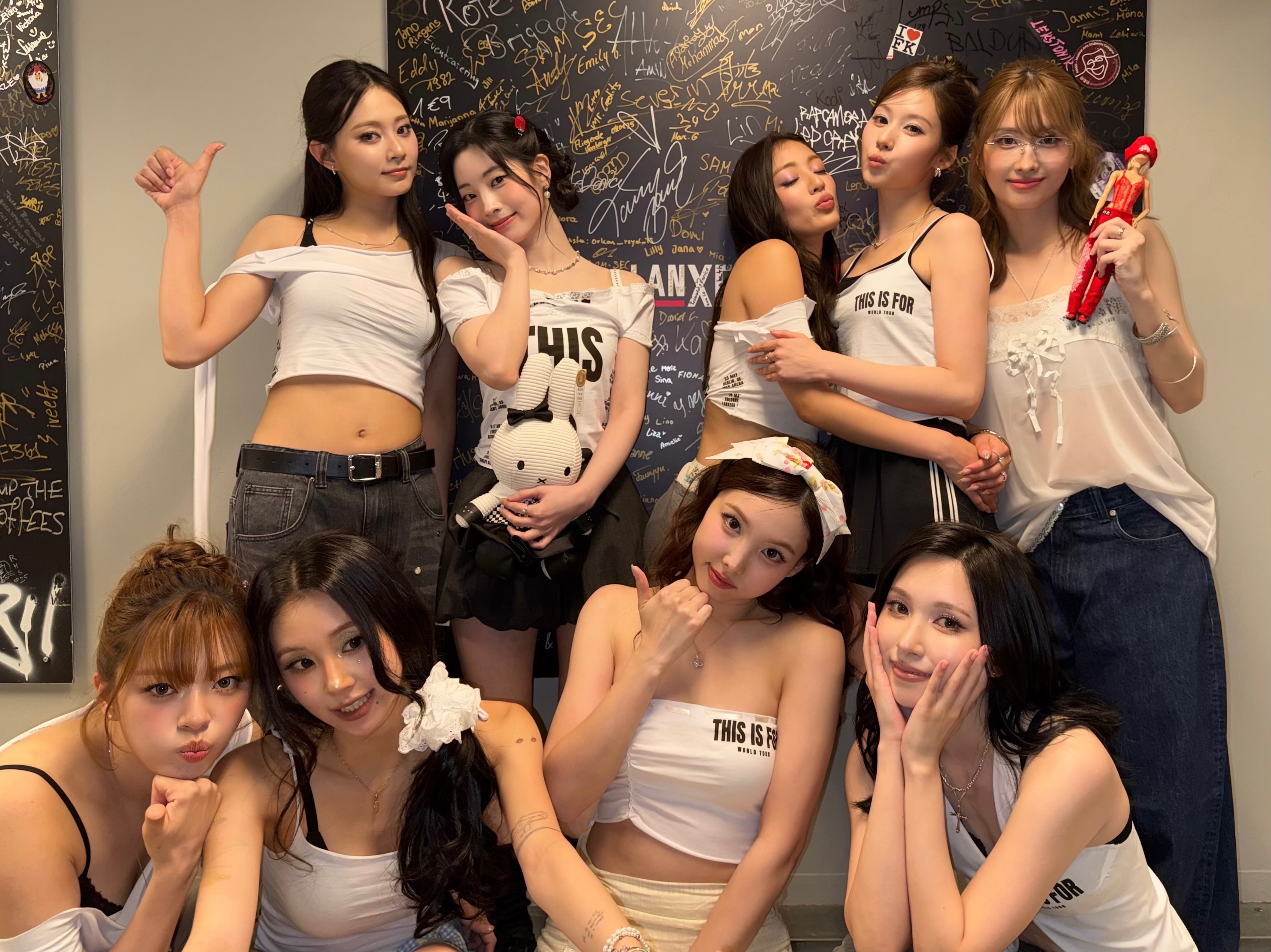 Foto terbaru Momo (TWICE)