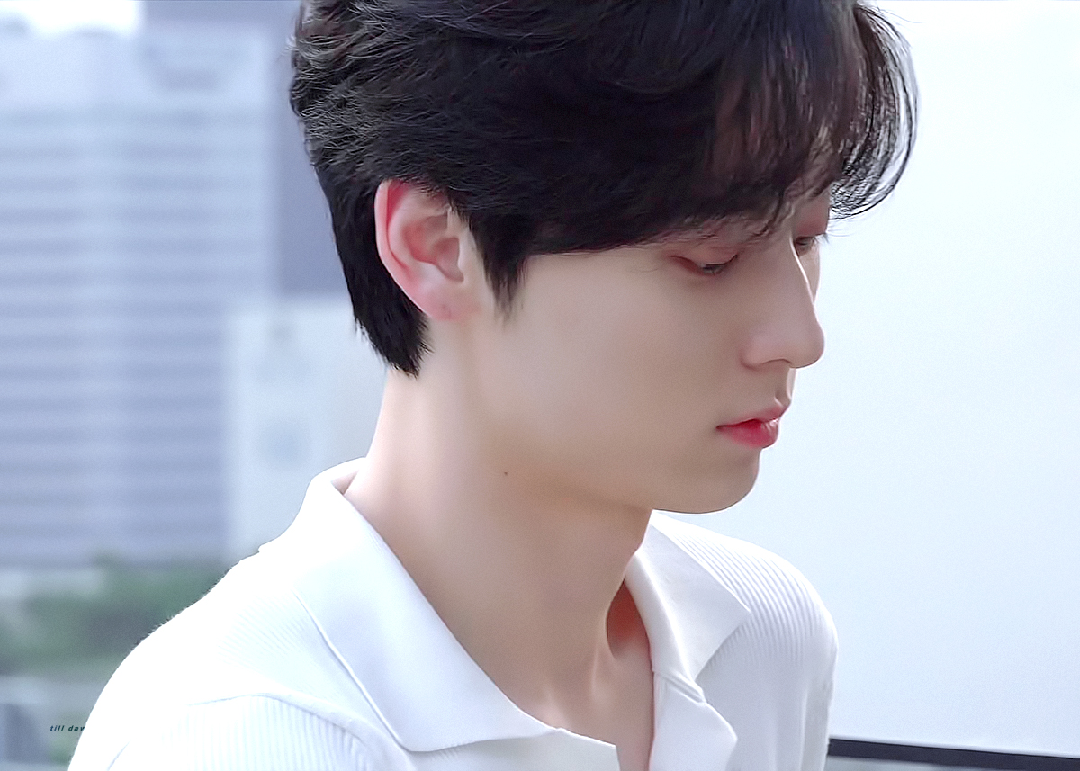 A moment captured by Hwang Minhyun's fan