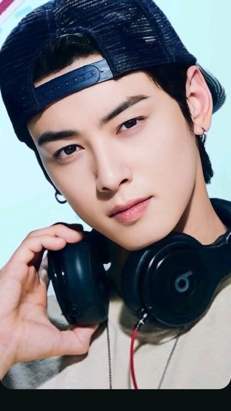 Recent activity shot of Eunwoo (ASTRO)