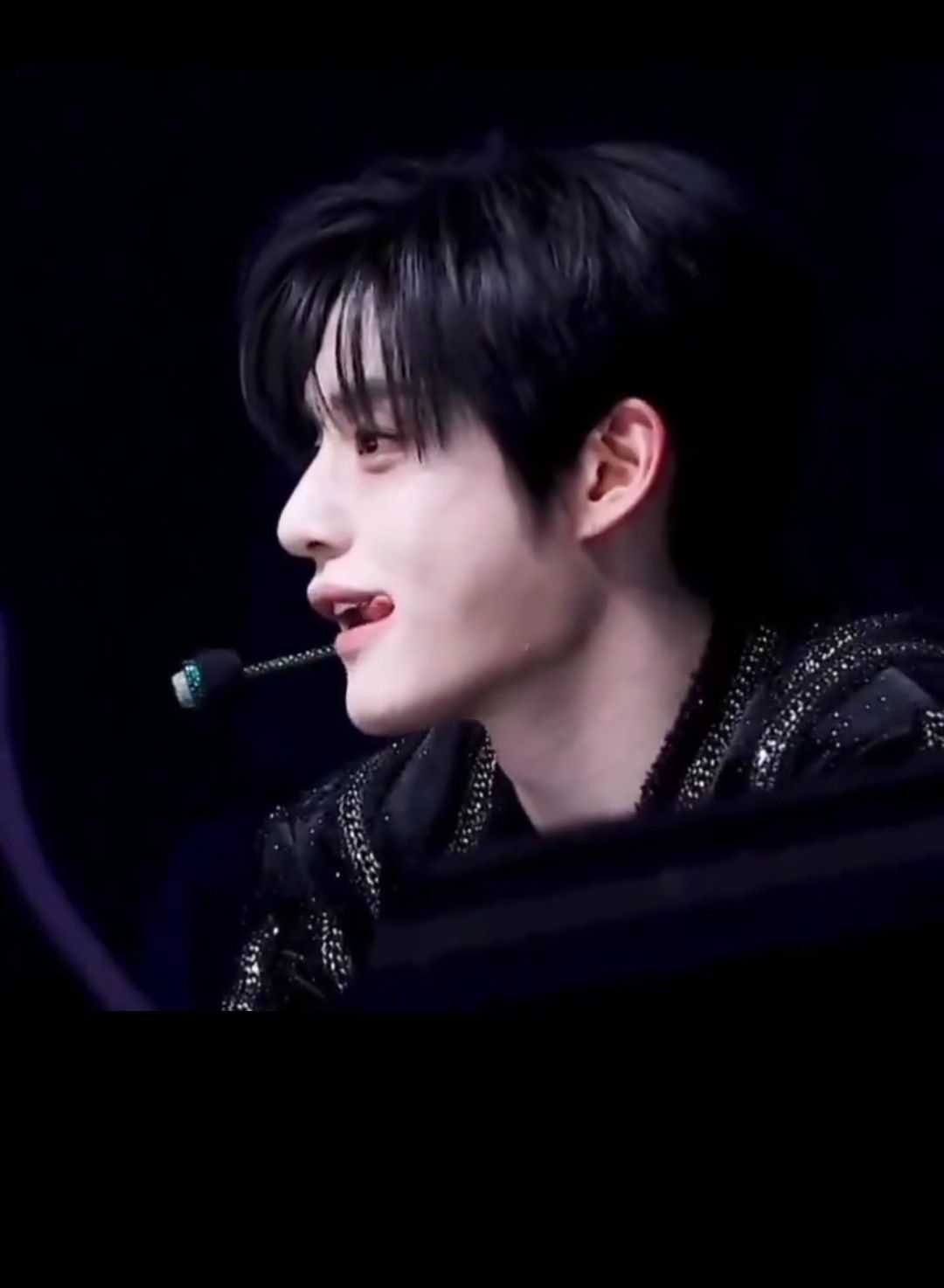 Foto terbaru Kim Jiwoong (ZEROBASEONE)