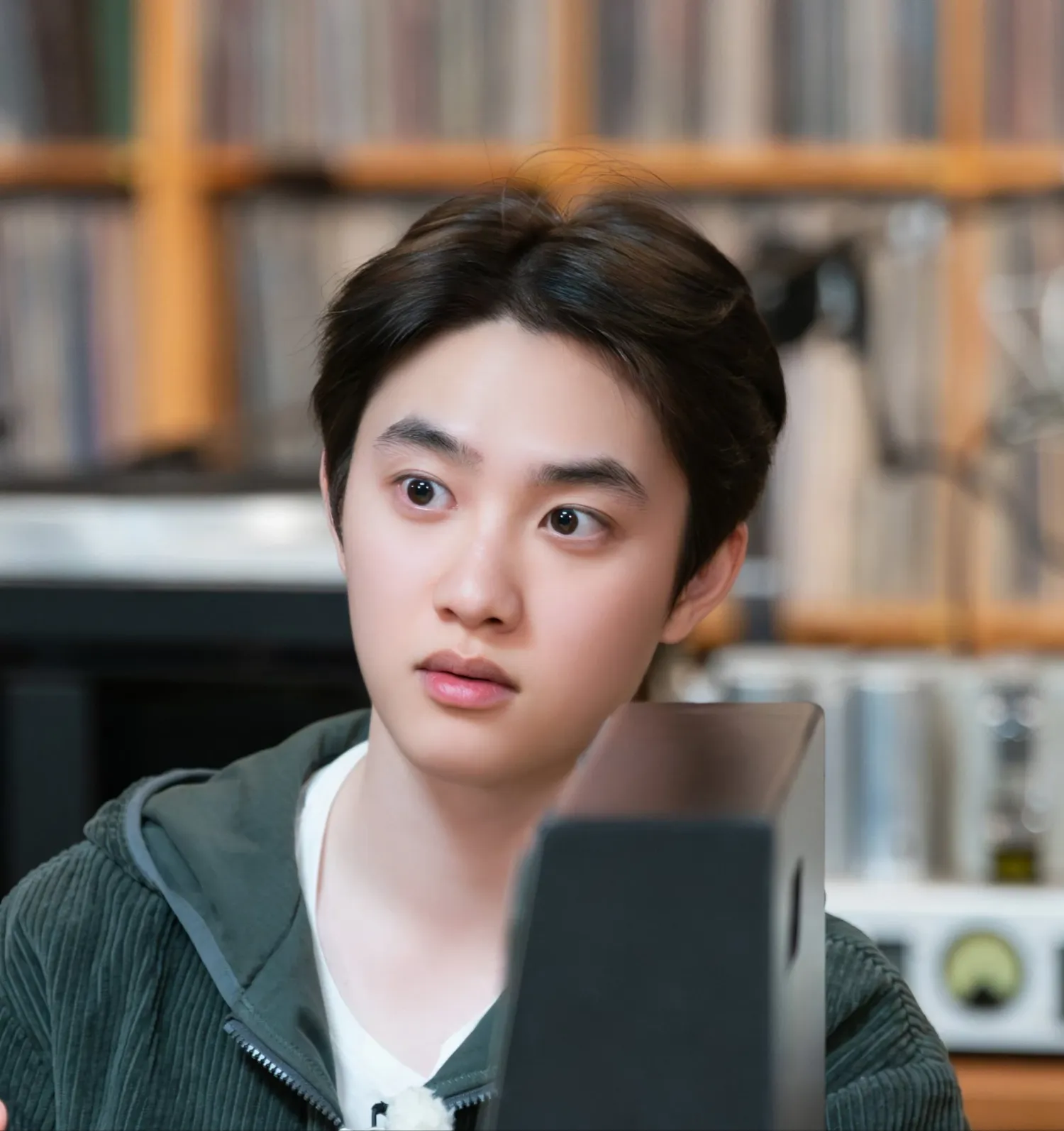 Foto aktivitas terbaru D.O. (EXO)
