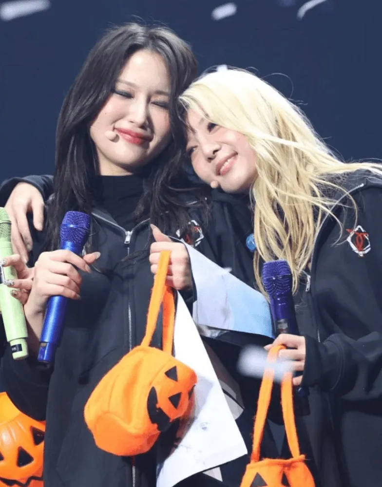A moment captured by DREAMCATCHER's fan